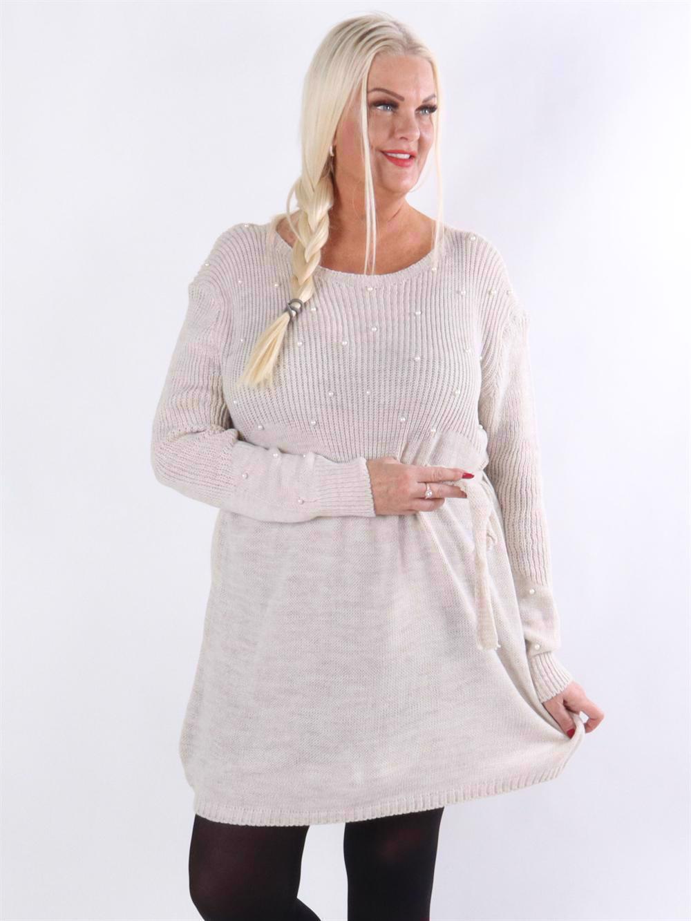 Iman - Strikkjole med perler og bindebånd